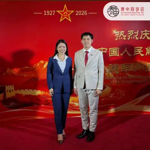 คู่รักร่วมงานฉลองครบรอบ 99 ปีการก่อตั้งกองทัพจีน